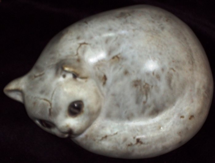 Kitty Cat Curled Laying Position Pottery Type Clay Figurine Gray w/ Brown Eyes