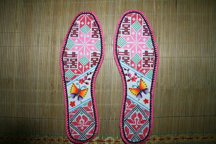 Hand-embroidered Shoe Insoles of Chinese Ethnic Minority