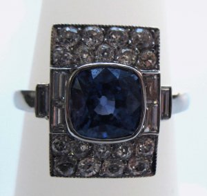 Unique Sapphire Ring with Diamonds