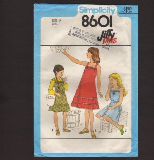 Simplicity 8601 Girls Sundress or Jumper Pullover Belt or elastic waist Sewing Pattern Size 7 1970s
