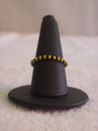 Simple ring, yellow and black