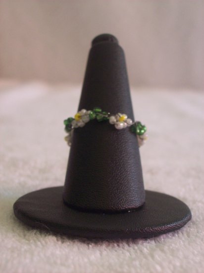 Daisy chain, dark green and white