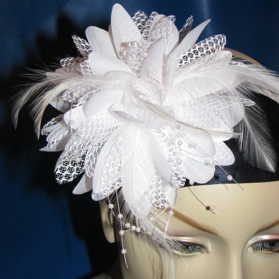 Amy Fascinator T10 White
