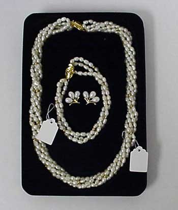 Beautiful Genuine Pearl Necklace & Bracelet & Earring Set - Retail $149.95