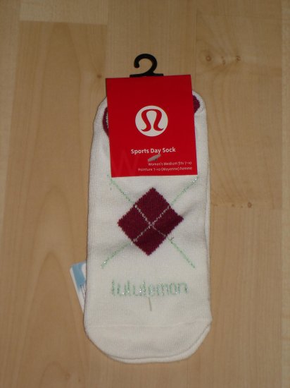 Lululemon Sports Day Sock Coolmax NWT 7-10 White/Maroon *PLUS BONUS CASH BACK!*