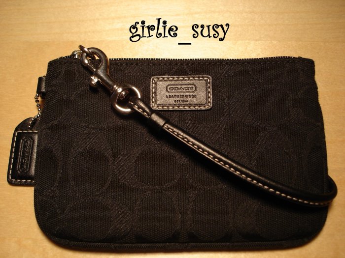 Coach Hamptons Signature Black NWOT Wristlet Clutch Wallet *PLUS BONUS CASH BACK*