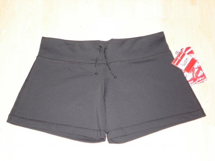 Lululemon Relaxed Fit Shorts Black Sz10 NWT with Hidden iPod Pocket *PLUS CASH BACK!*