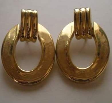 80’s Vintage Gold tone Hoop Clip On Earrings