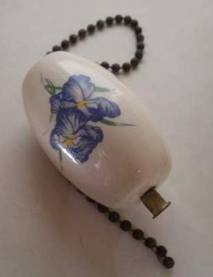 1980 Vintage Ceramic Iris Flower Fan/Lamp Pull Chain