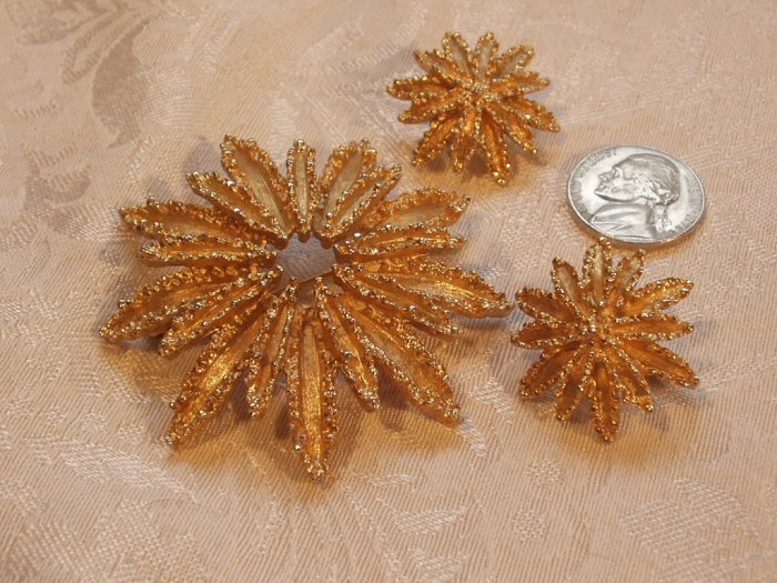 Avon Sunburst Brooch Earrings Deme Parure 1970s Vintage