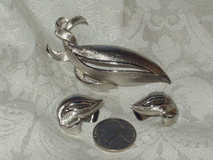 Vintage Retro Modern 1960's Demi Parure Leaf & Ribbons Set Brooch Clp Earrings