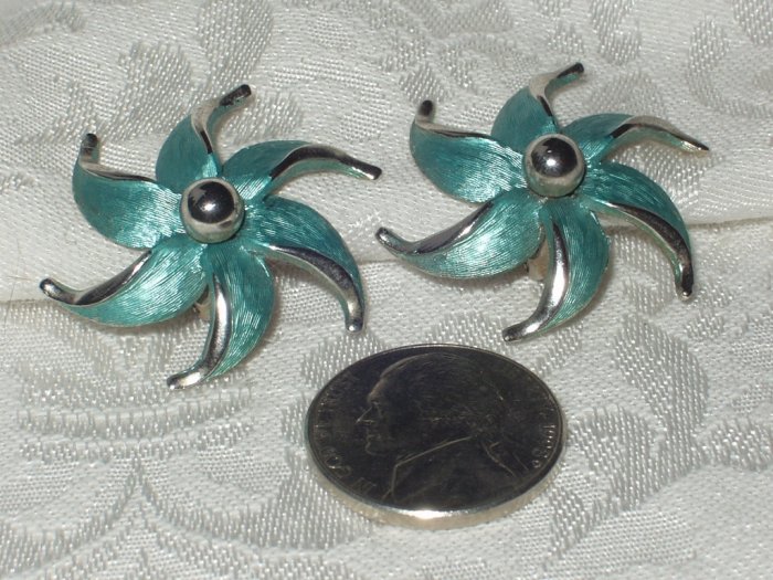 Vintage Signed Park Lane Frosted Enamel Flower Clip Earrings.