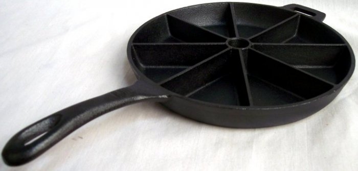Old Mountain Pre-Sliced Cornbread Skillet