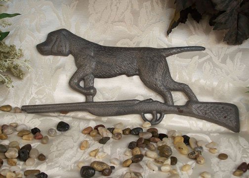 Cast Iron Hunting Dog On Rifle Plaque