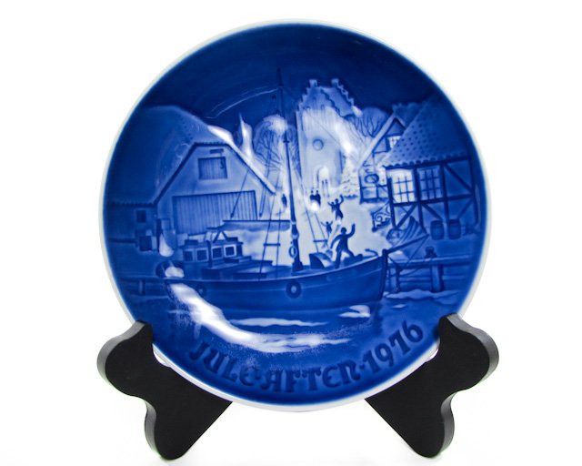 Bing & Grondahl 1976 Christmas Welcome Plate B&G, Kjobenhavn, Denmark Cobalt blue