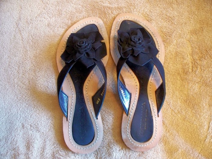 WOMANS BLACK COSTABLANCA AGNES FLORAL SLIPPERS, 8.5 M