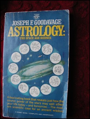 ASTROLOGY:THE SPACE AGE SCIENCE - GOODAVAGE (1967) COLLECTIBLE