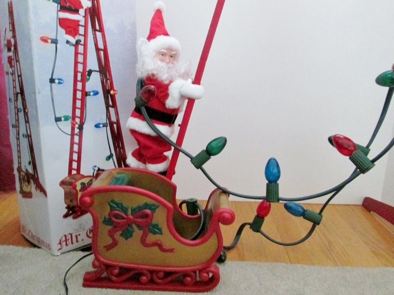 Mr Christmas Stepping Santa Lighted Musical Ladder and Sleigh
