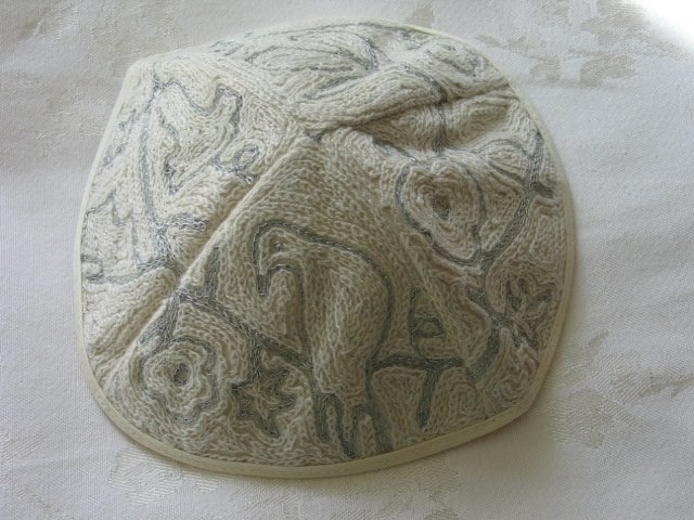 Kippa Hand Embroidered Emanuel Silver & White Dove of Peace -- YAE9
