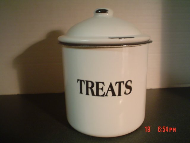BLACK AND WHITE ENAMELWARE TREATS MUG WITH LID