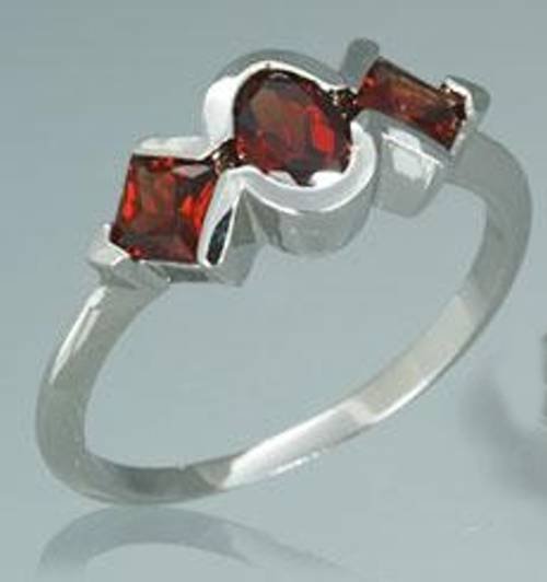 STERLING SILVER 1.25CTW OVAL PRINCESS CUT 3 STONE GARNET RING