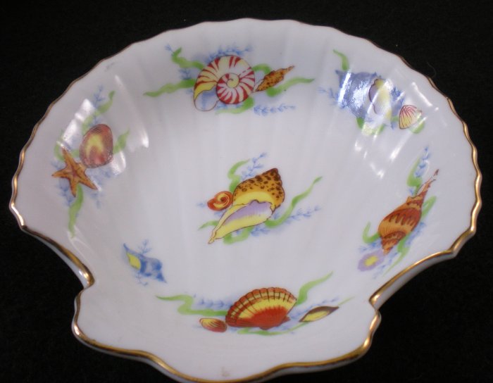VINTAGE BEN RICKERT SOAP DISH SEASHELLS