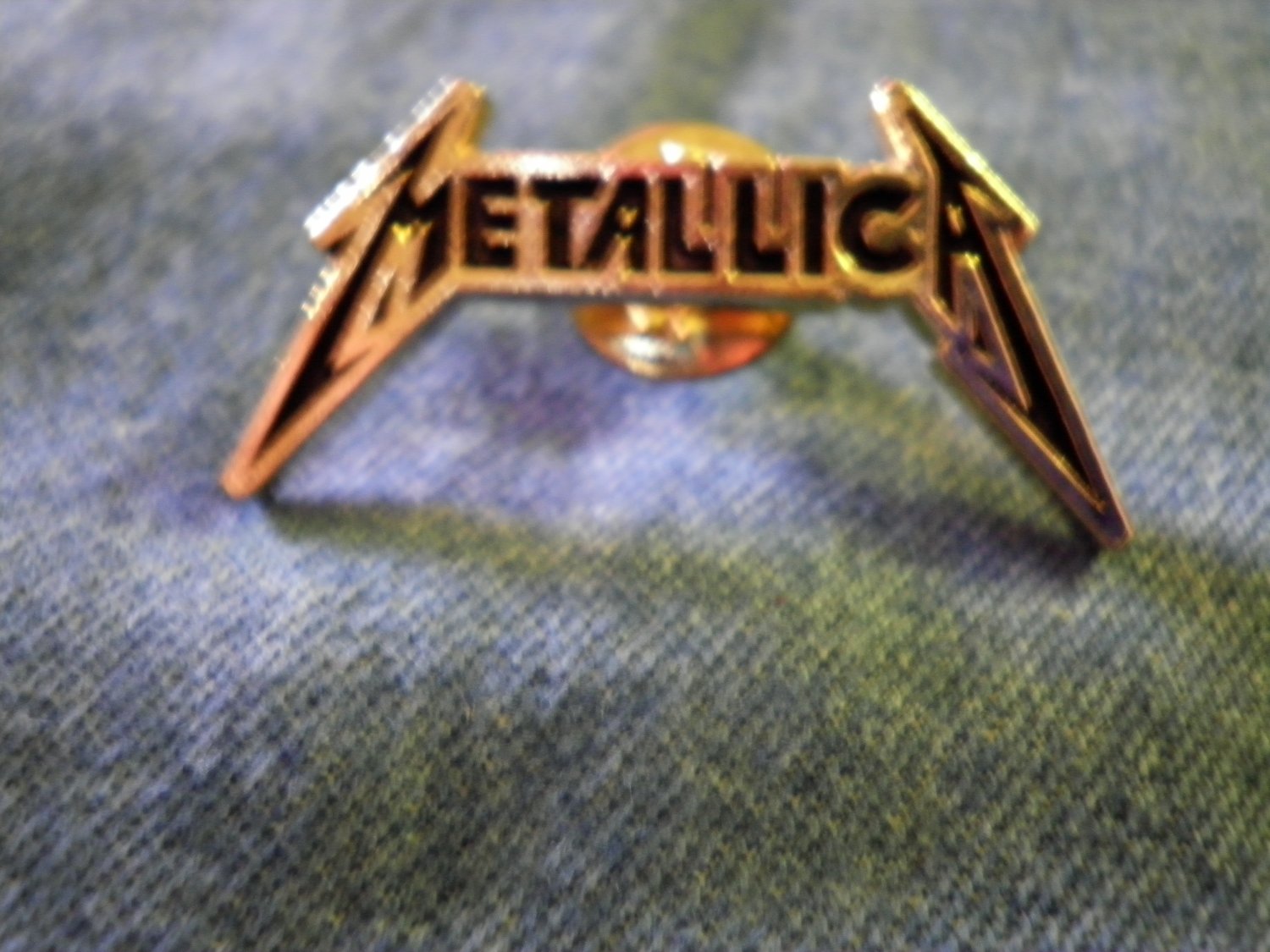 METALLICA TACK PIN gold logo button VINTAGE