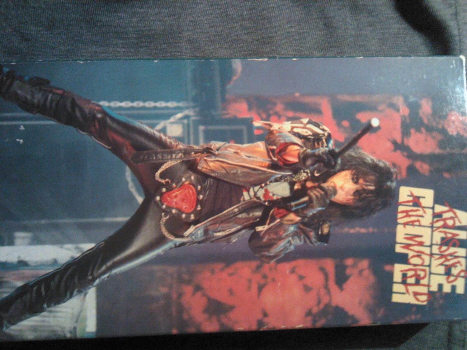 VHS ALICE COOPER Trashes The World al pitrelli