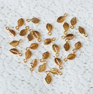 20 Mini Leaf Charm Connector Gold Plated AC069