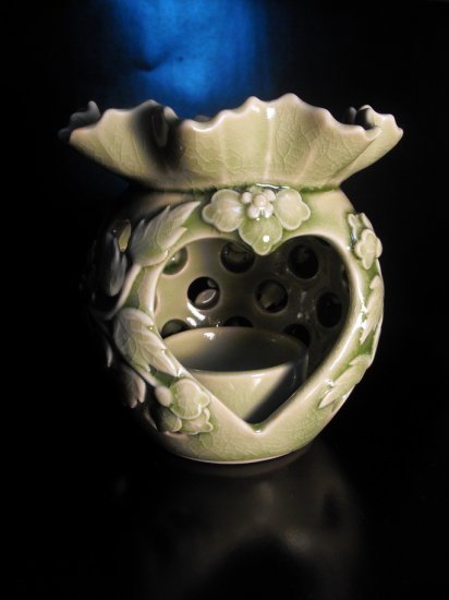 THAI JADE GREEN CELADON DIFFUSER / INCENSE BURNER HANDMADE