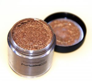 MAC Pigment in Cocomotion