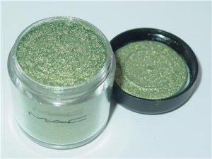 MAC Pigment in Golden Olive