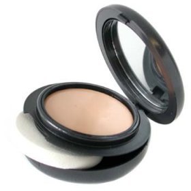 MAC Studio Fix Powder Plus Foundation in NC50
