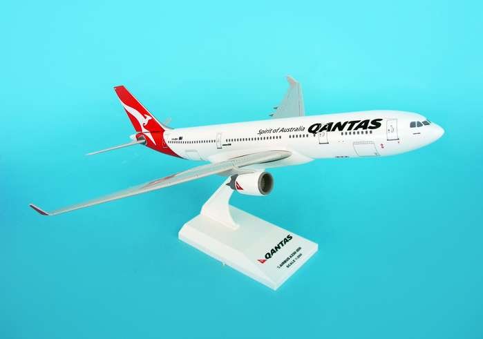 SkyMarks 1:200 Qantas Airbus 330 New Colors Q00001