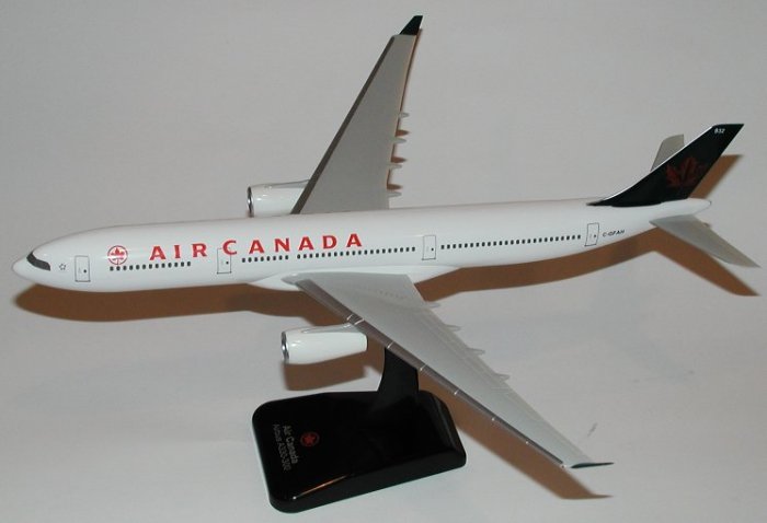 Hogan Wings 1:200 Air Canada Airbus 330-300 Wheels included AC00002