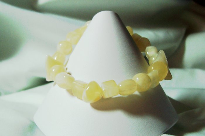 Natural colored glass stretch bracelet