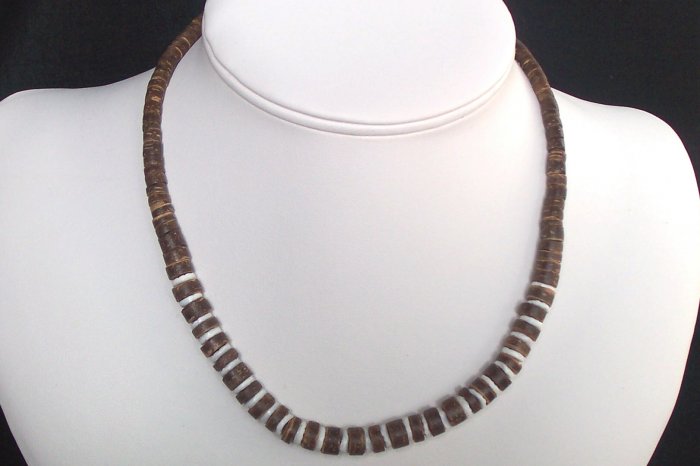 Dark Brown and White Gradual Necklace