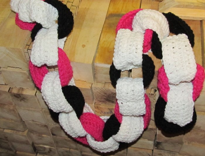 girlie Valentines Day Chain Link Scarf