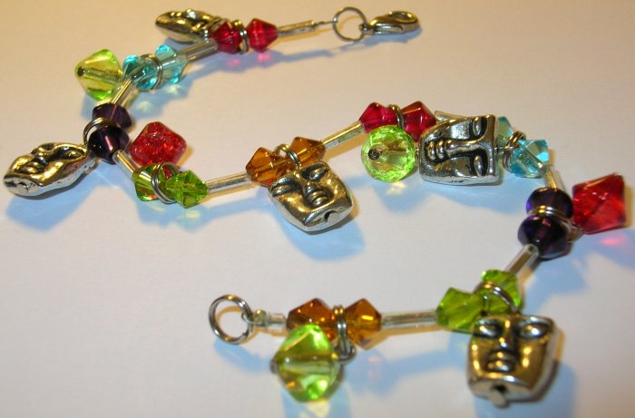Glass and totem head necklace