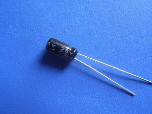 22UF 25V Electrolytic Capacitor (Item# C0107)