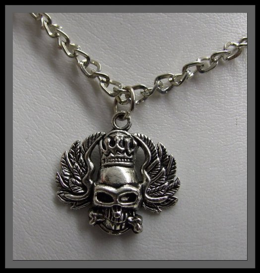 Gothic Skull on Chain - Chrome
