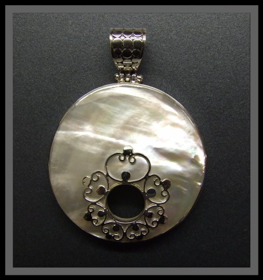 Circular Silver Pendant with Mother of pearl