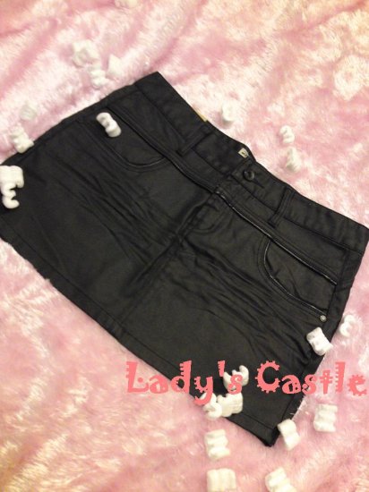The black skirt
