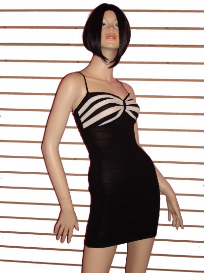 EYE CATCHING BLACK AND WHITE BANDAGE DRESS SIZE SMALL 2- 4