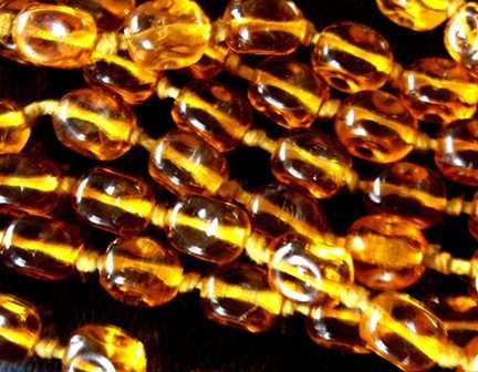 VINTAGE PINCHED AMBER FLAPPER NECKLACE
