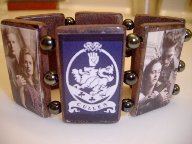 Twilight stretch wood Bracelet Edward ,BELLA The Cullens