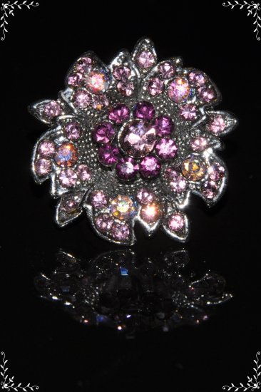Daisy on leaves purple crystal ring R1249