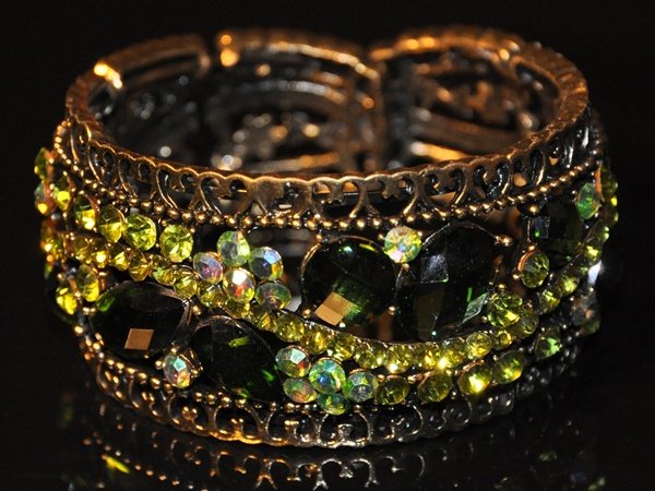 Two tone green crystal bangle B1003