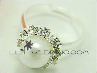 Traditional Domed Pearl Ring