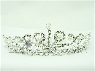 Royalty Faux Pearl Tiara